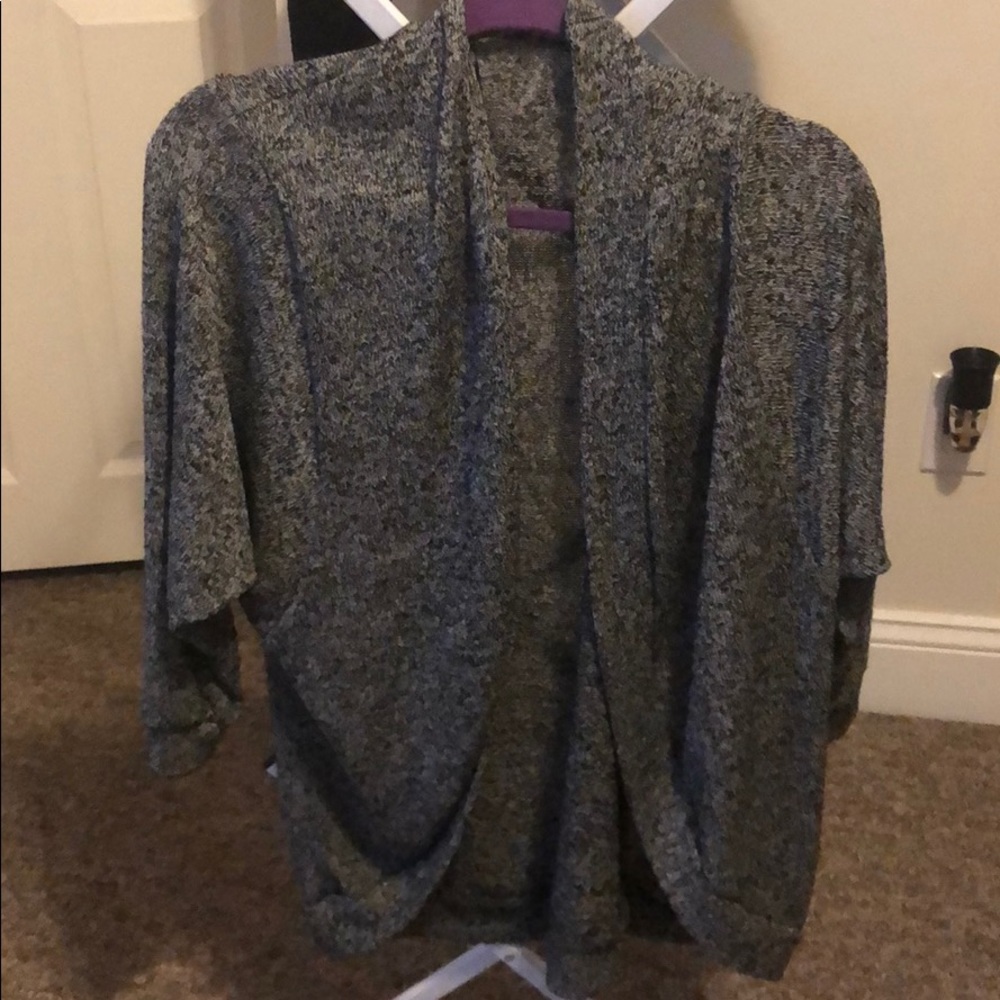 Quarter sleeve cardigan